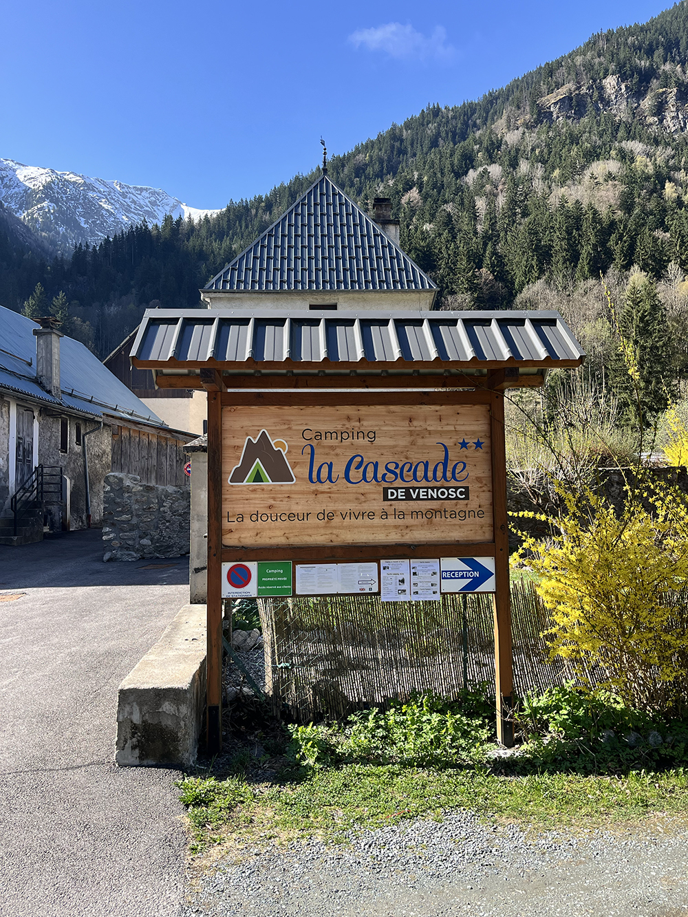 penneau d'entrée du camping de la cascade de venosc