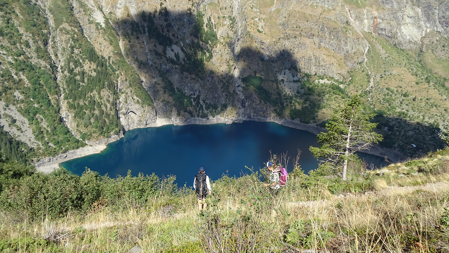 descente au lac du lauvitel par le col du Vallon. Eté
