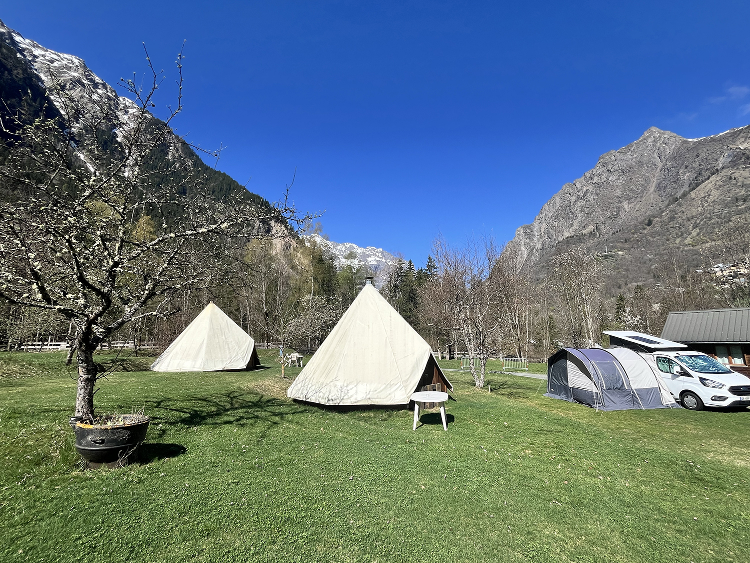 tipibois du camping de la cascade à venosc